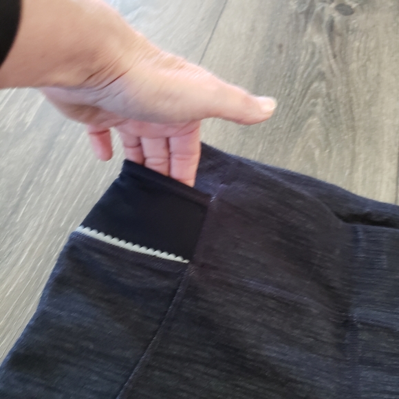 LULULEMON black and grey leggings Capri pants women's size 6 - Picture 3 of 9